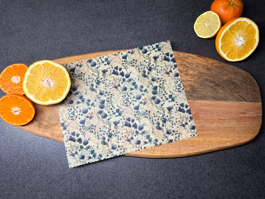 Bienenwachstuch "Blaue Blumenwiese" - rechteckig S